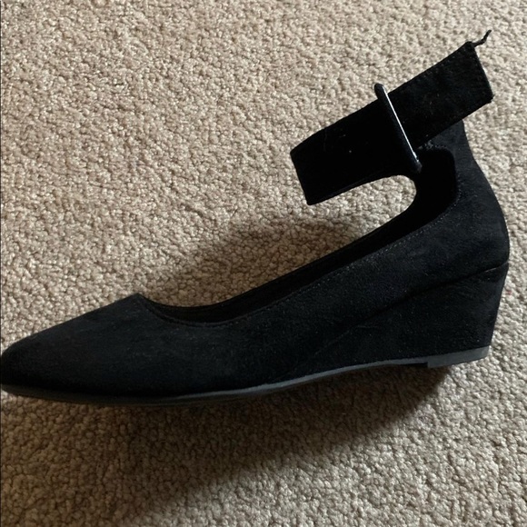 size 8 black heels - Picture 2 of 2